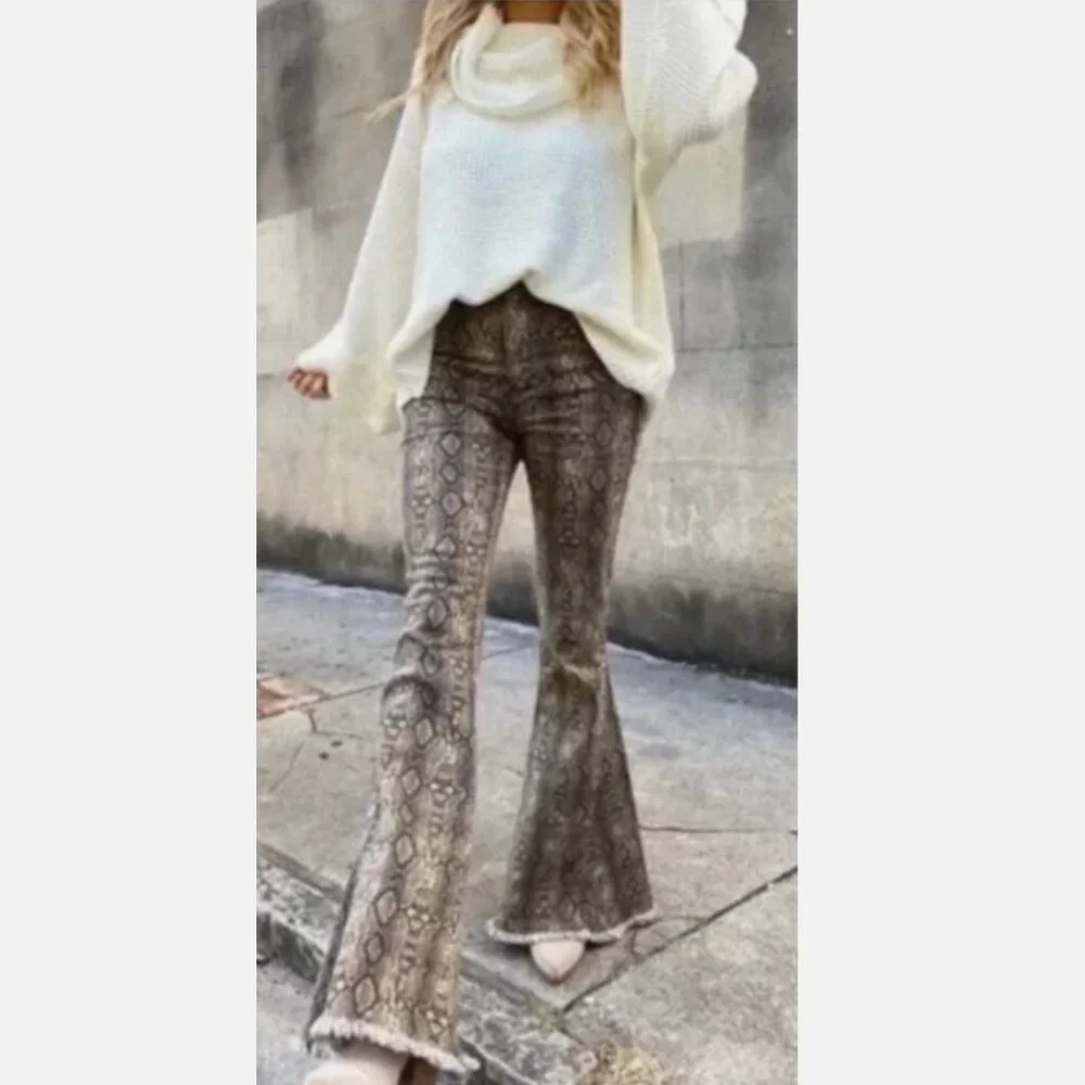 Show Me Your Mumu Size 27 Flare High Rise Berkeley Bells Queen Cobra Snake Jeans - Picture 3 of 11